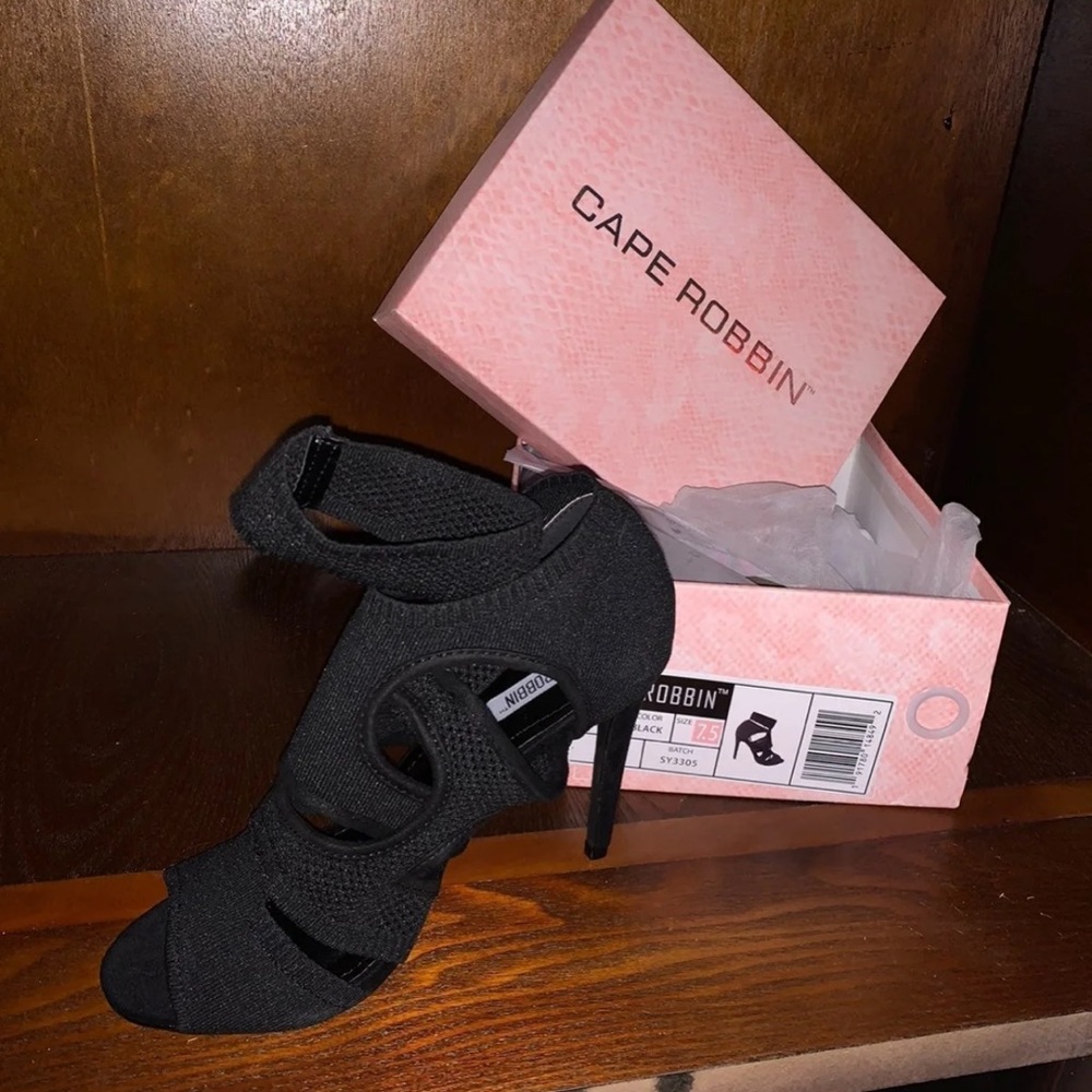 Black Heels 👠 - Picture 2 of 5
